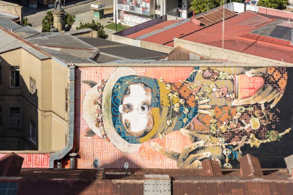 graffiti art doll valparaiso