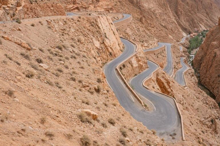 featured impage blog post about renting a car and driving in morocco