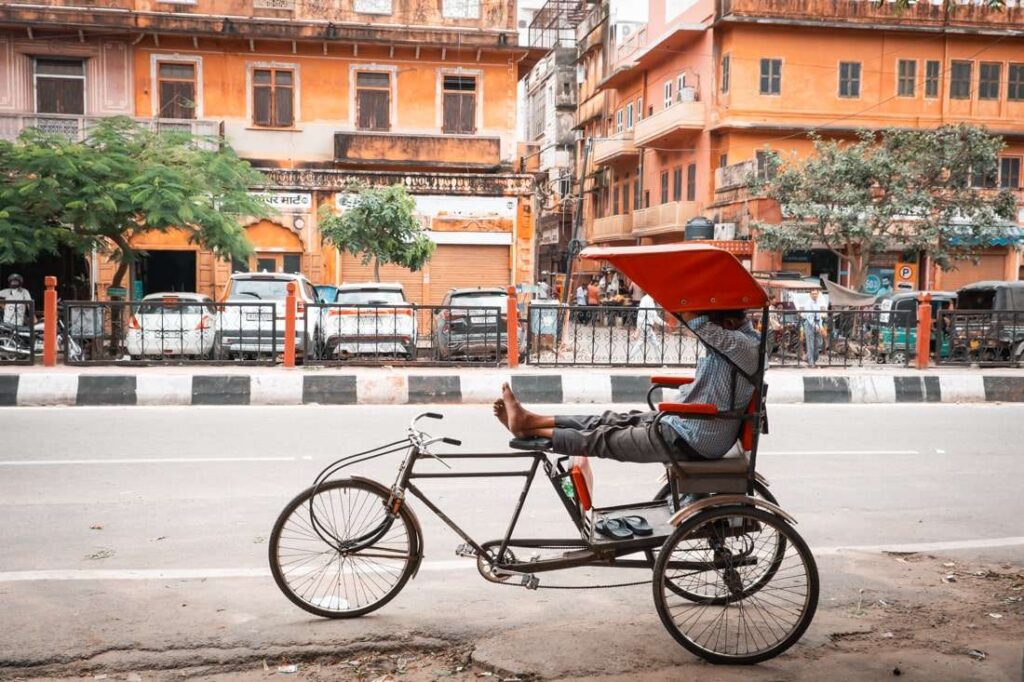 jaipur india streetphoto tuktuk bike sleeping