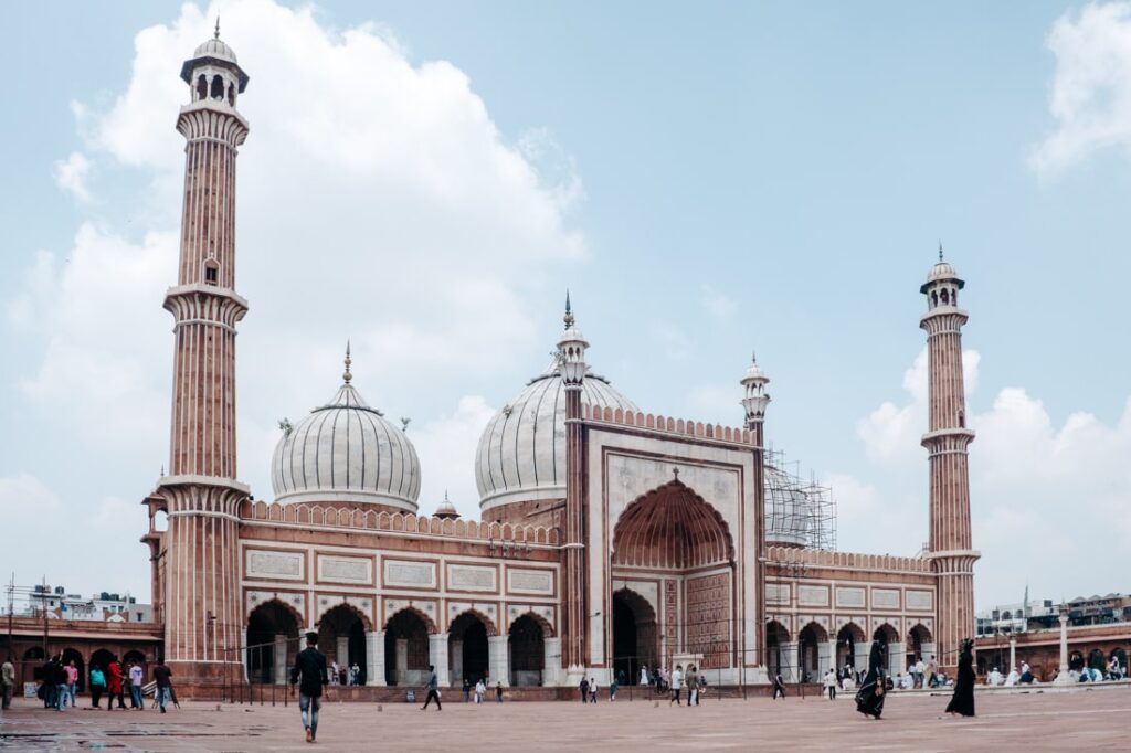 jama masjid mosque delhi courtyard